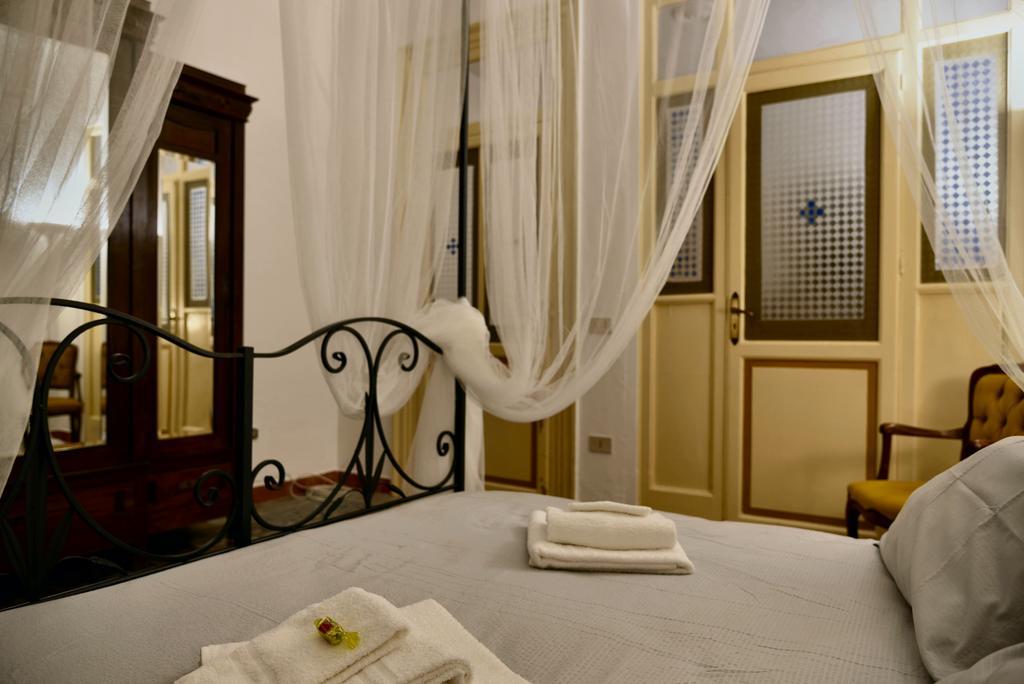 Real Teatro Umberto I Bed & Breakfast Palermo Exterior photo