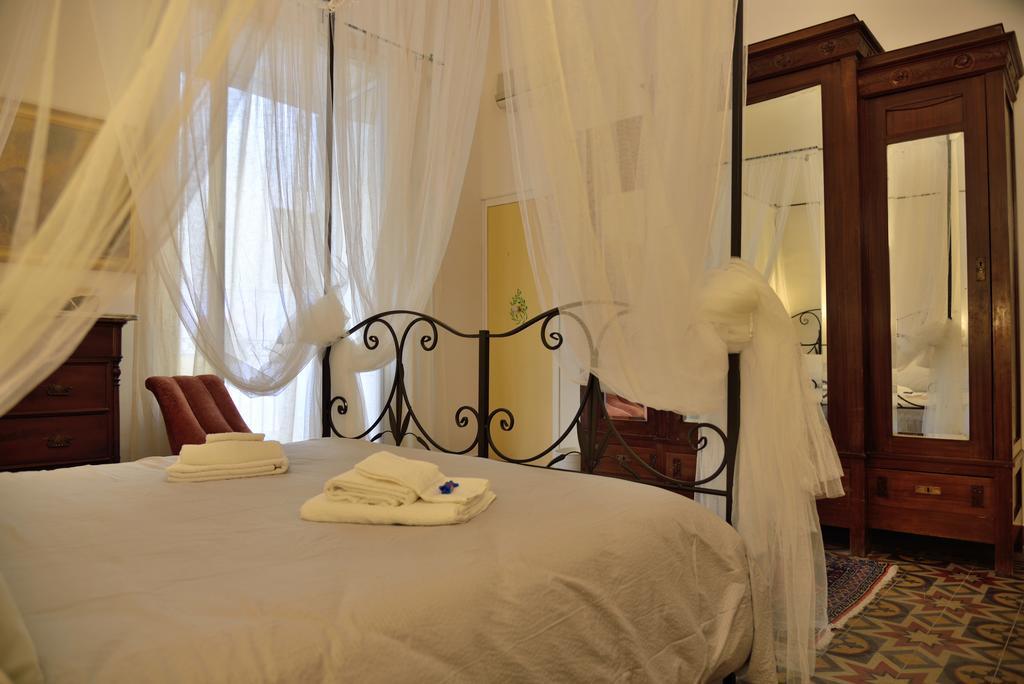 Real Teatro Umberto I Bed & Breakfast Palermo Exterior photo