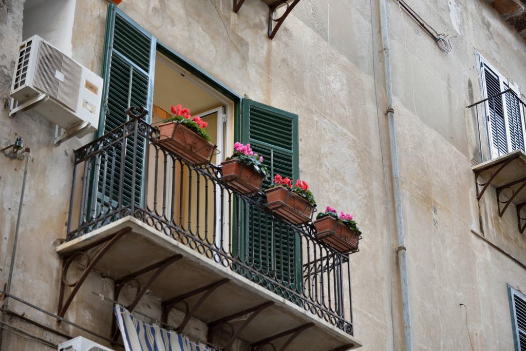 Real Teatro Umberto I Bed & Breakfast Palermo Exterior photo