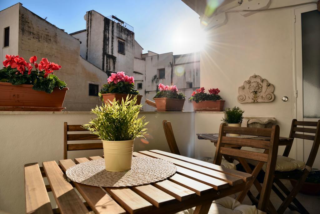 Real Teatro Umberto I Bed & Breakfast Palermo Exterior photo